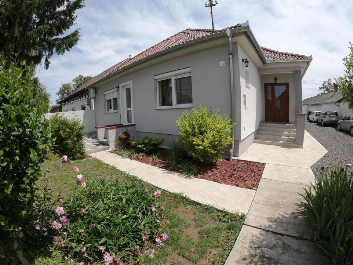Pandora Pool Apartman Hajdúszoboszló Exterior foto